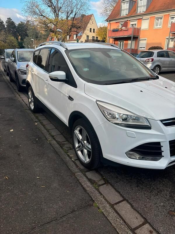 Gebraucht Ford Kuga Titanium 150 PS (110 kW) 2015 Weiß SUV
