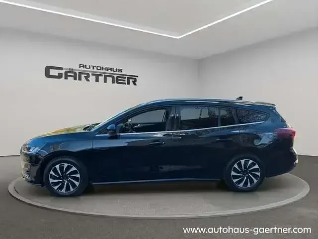 Gebraucht Ford Focus Titanium 125 PS (91 kW) 2024 Schwarz Limousine