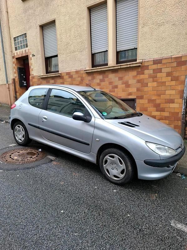 Gebraucht Peugeot 206 60 PS (44 kW) 2003 Silber Kleinwagen