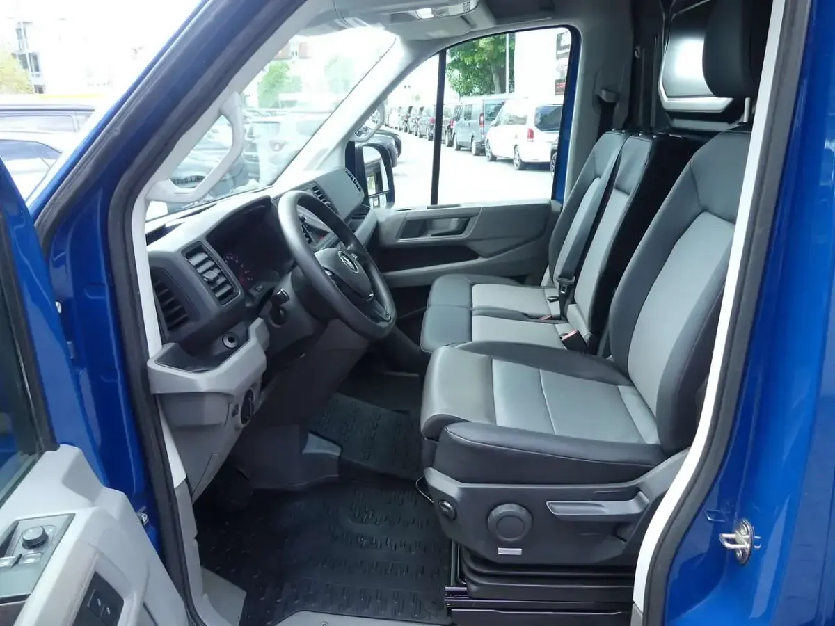Gebraucht VW Crafter 177 PS (130 kW) 2022 Deep ocean blue Van