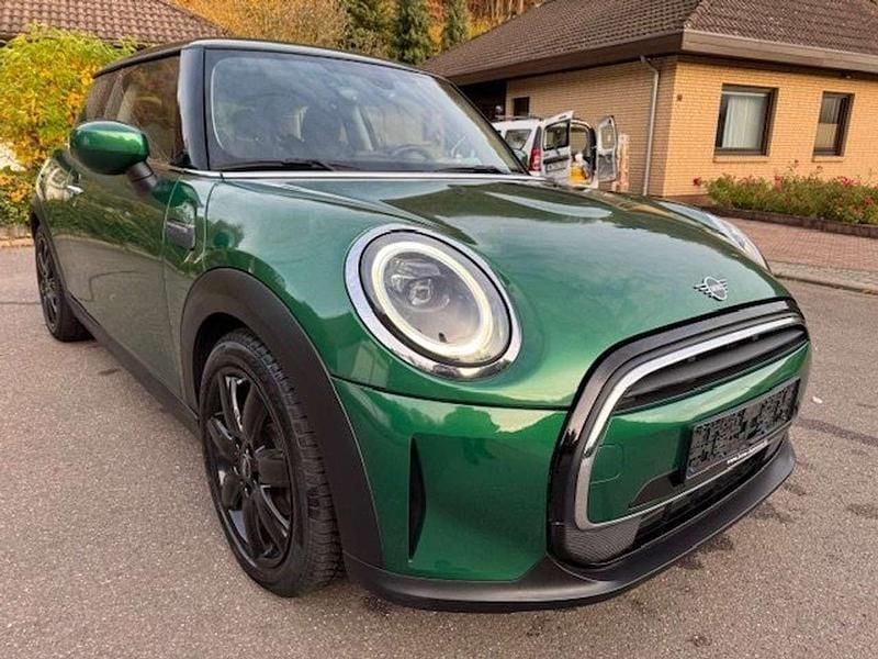 Britisch racing green Gebraucht 2021 Mini ONE Classic Kleinwagen | 15.900 € (Guter Preis) - Bild 1/4
