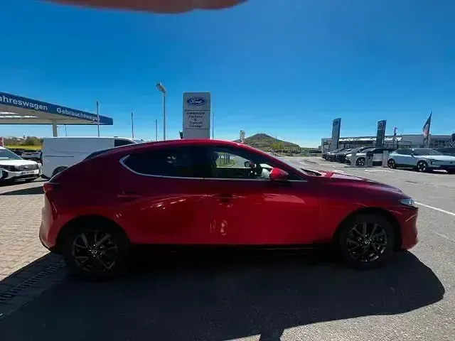 Gebraucht Mazda 3 Selection 122 PS (89 kW) 2022 Rot Limousine