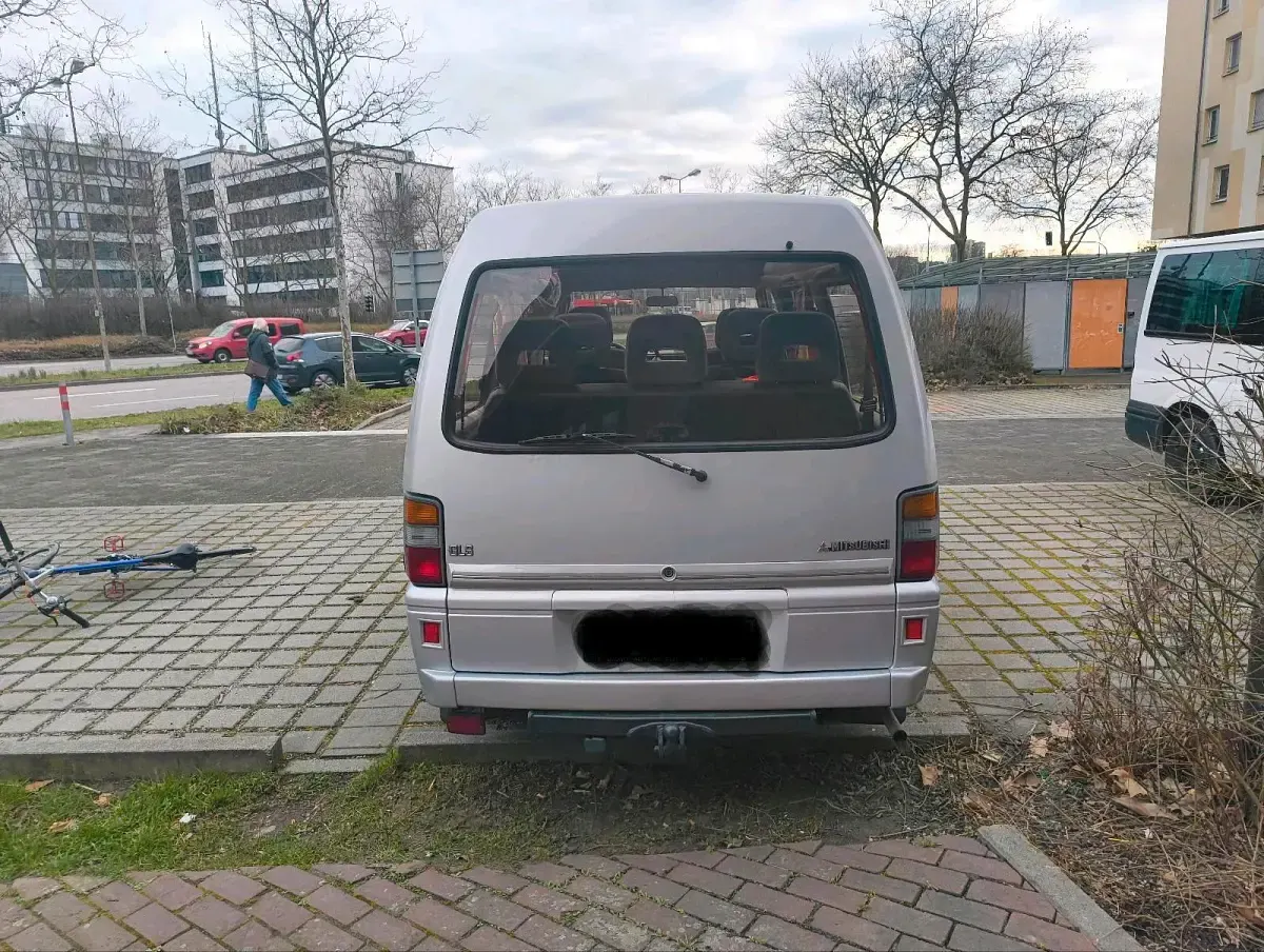 Gebraucht Mitsubishi L300 111 PS (81 kW) 1993 Grau Van / Kleinbus