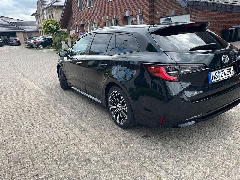 Gebraucht Toyota Corolla Team 152 PS (111 kW) 2021 Schwarz Kombi