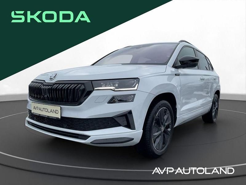 Moonweiss Gebraucht 2024 Skoda Karoq SportLine SUV | 36.650 € (Fairer Preis) - Bild 1/4