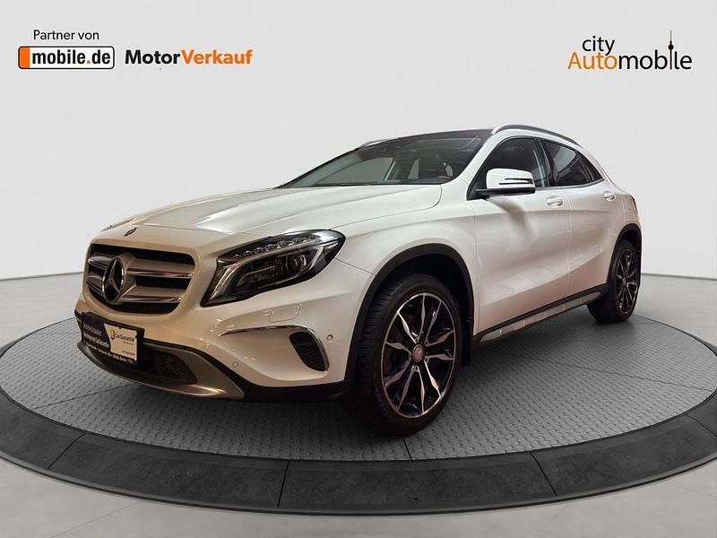 Gebraucht Mercedes GLA250 211 PS (155 kW) 2016 Weiß SUV