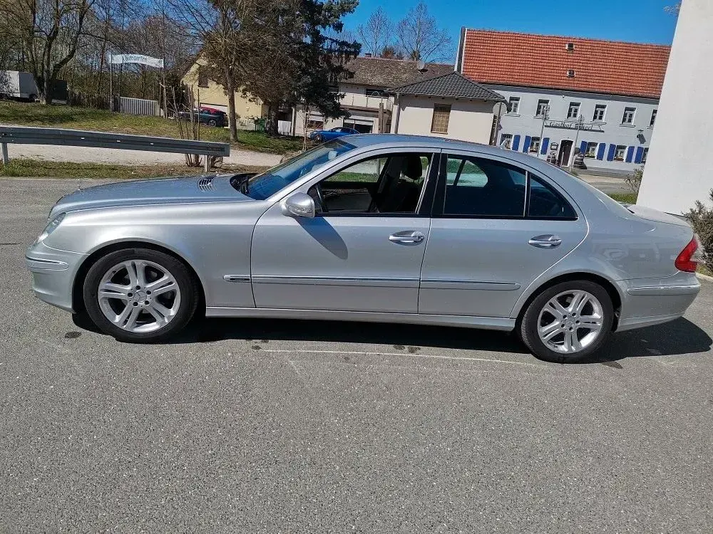 Gebraucht Mercedes E200 184 PS (135 kW) 2008 Silber Limousine