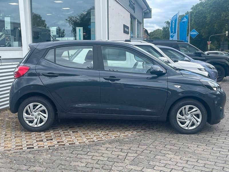 Gebraucht Hyundai i10 Select 63 PS (46 kW) 2025 Grau Kleinwagen
