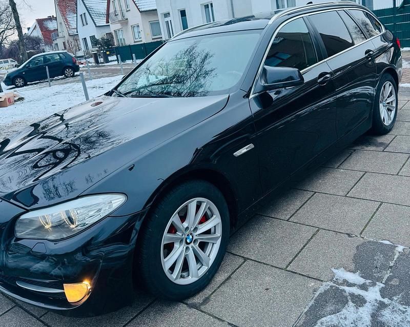 Schwarz Gebraucht 2011 BMW 520 Kombi | 9.000 € (Teuer) - Bild 1/4
