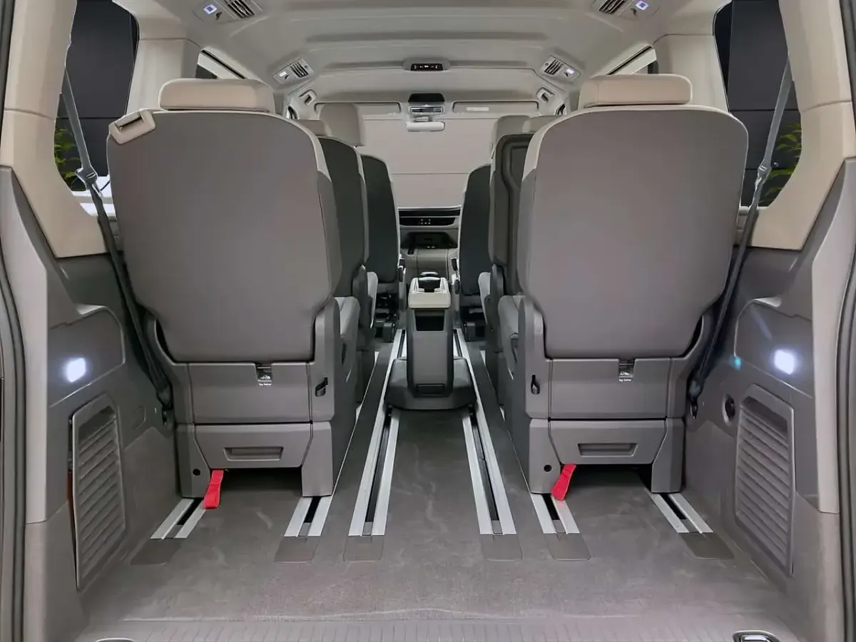 Gebraucht VW T7 150 PS (110 kW) 2024 Deep black perleffekt Van
