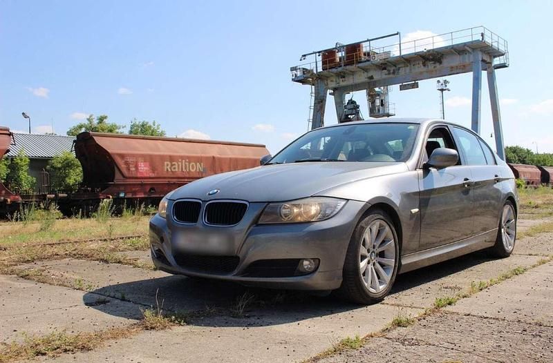 Grau Gebraucht 2009 BMW 318 Limousine | 4.500 € (Fairer Preis) - Bild 1/4