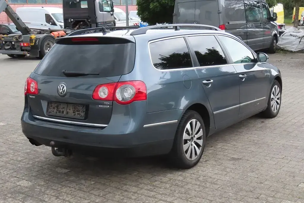 Gebraucht VW Passat 140 PS (102 kW) 2010 Grau Limousine