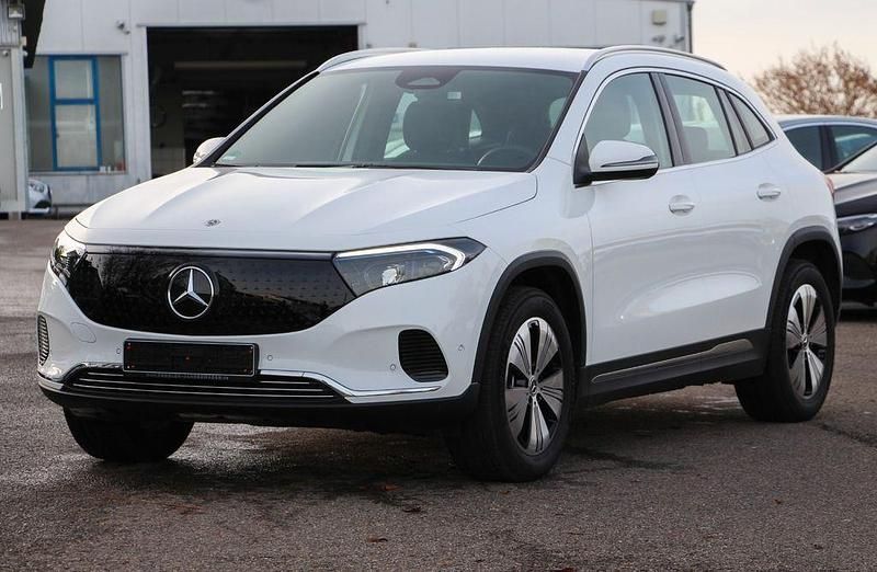 Weiß Gebraucht 2024 Mercedes EQA300 Advanced SUV | 34.890 € (Fairer Preis) - Bild 1/4