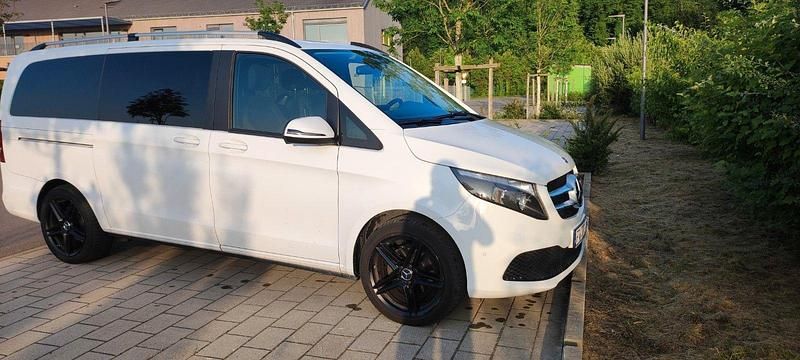 Gebraucht Mercedes V220 163 PS (119 kW) 2019 Weiß Van / Kleinbus
