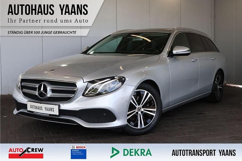 Silber Gebraucht 2018 Mercedes E220 Avantgarde Limousine | 22.489 € (Superpreis) - Bild 1/4