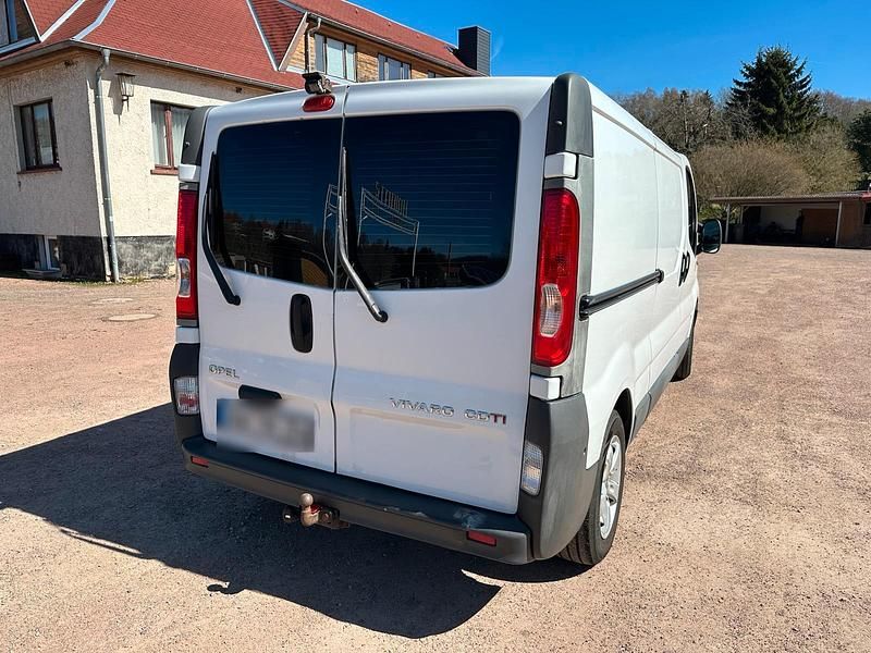 Gebraucht Opel Vivaro 115 PS (84 kW) 2011 Weiß Van / Kleinbus