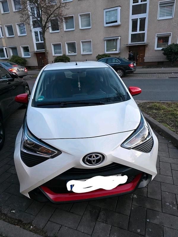 Weiß Gebraucht 2020 Toyota Aygo Kleinwagen | 7.300 € (Superpreis) - Bild 1/4
