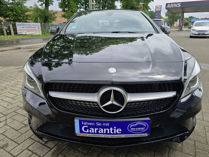 Schwarz (kosmosschwarz) Gebraucht 2015 Mercedes CLA180 Urban Limousine | 18.500 € (Fairer Preis) - Bild 1/4