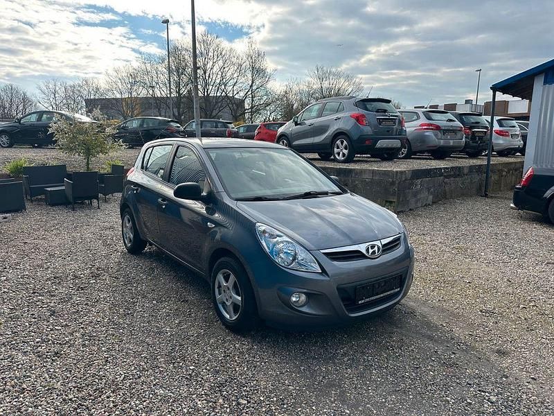 Gebraucht Hyundai i20 Classic 86 PS (63 kW) 2011 Grau Kleinwagen