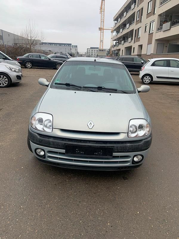 Gebraucht Renault Clio II 75 PS (55 kW) 2001 Silber Kleinwagen