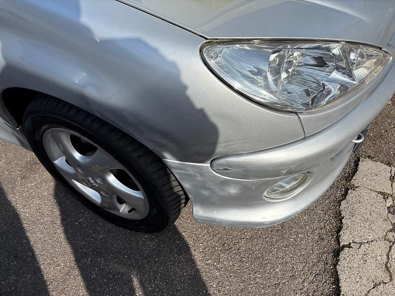 Gebraucht Peugeot 206 88 PS (64 kW) 2004 Silber Kleinwagen