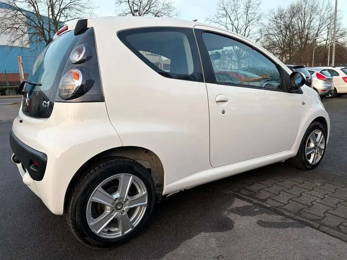 Gebraucht Citroën C1 70 PS (51 kW) 2011 Weiß Kleinwagen