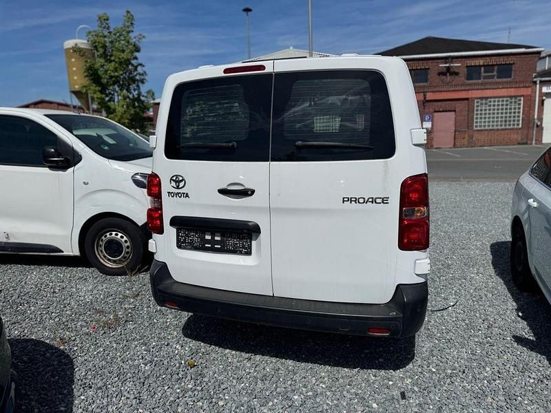 Gebraucht Toyota Proace 122 PS (89 kW) 2021 Weiß Van / Kleinbus