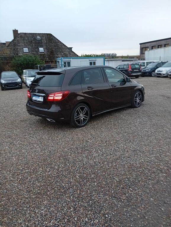 Gebraucht Mercedes B250 AMG line 211 PS (155 kW) 2016 Braun Van / Kleinbus