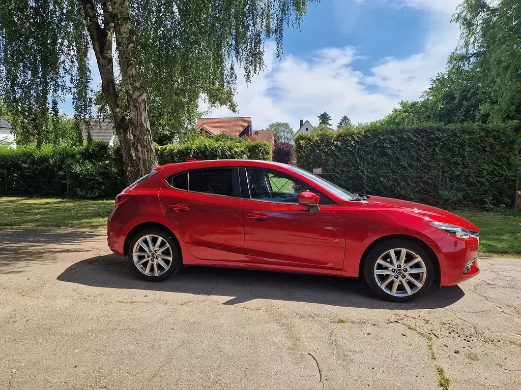 Gebraucht Mazda 3 Prime-Line 122 PS (89 kW) 2019 Rot Limousine