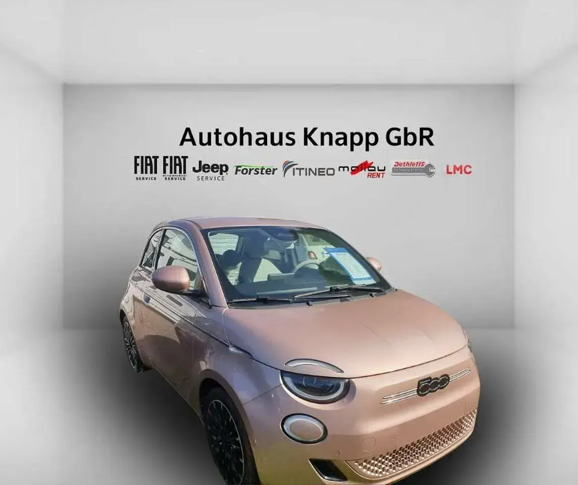 Gebraucht Fiat 500e La Prima 86 kW (118 PS) 2023 Colore esterno (rose gold) Kleinwagen