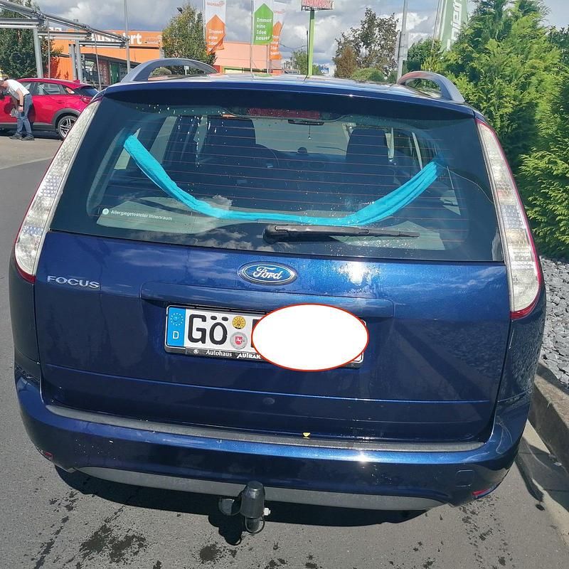 Blau Gebraucht 2010 Ford Focus Kombi | 3.500 € (Fairer Preis) - Bild 1/4
