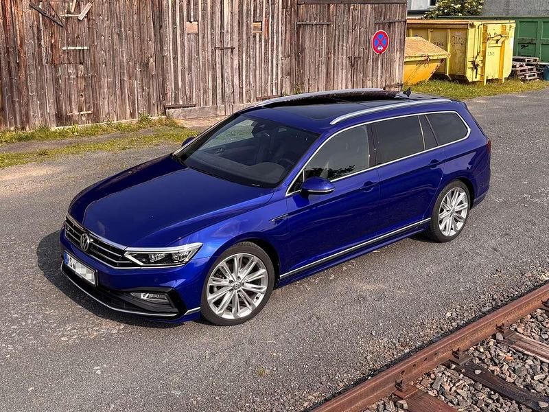Blau Gebraucht 2020 VW Passat Elegance Kombi | 25.490 € (Superpreis) - Bild 1/4