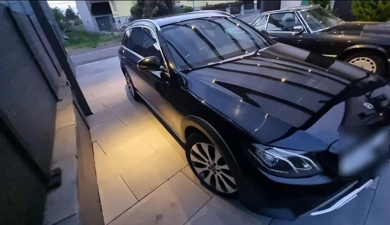 Gebraucht Mercedes E220 All-Terrain 194 PS (142 kW) 2018 Schwarz Kombi