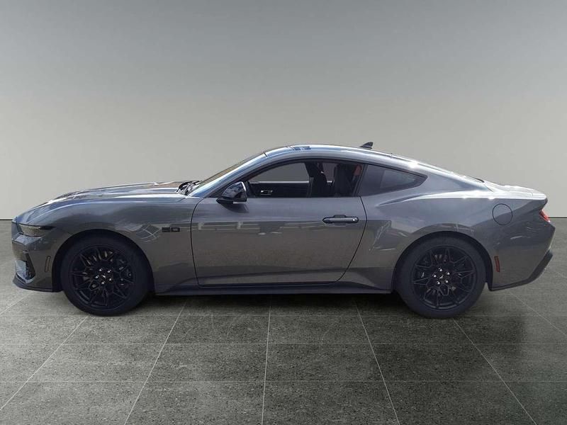 Neu Ford Mustang GT Fastback 446 PS (328 kW) 2025 Grau Coupé