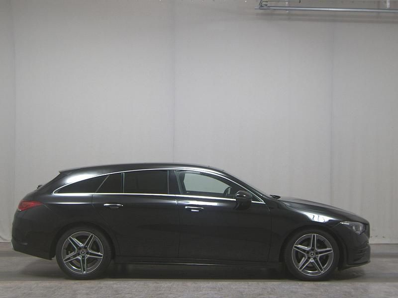 Schwarz Gebraucht 2021 Mercedes CLA200 Shooting Brake AMG line Kombi | 18.850 € (Fairer Preis) - Bild 1/4