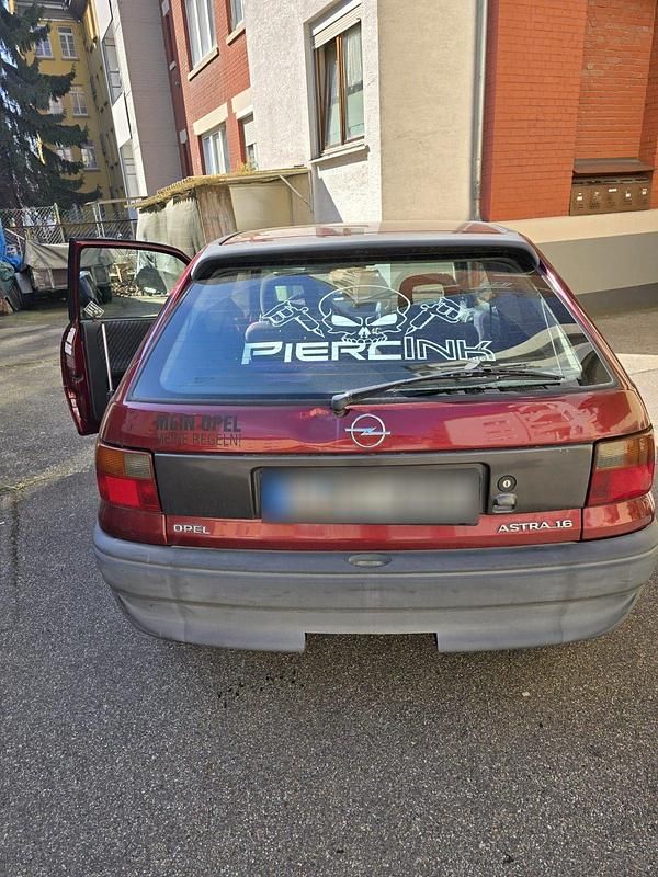 Gebraucht Opel Astra 75 PS (55 kW) 1997 Andere farben Limousine
