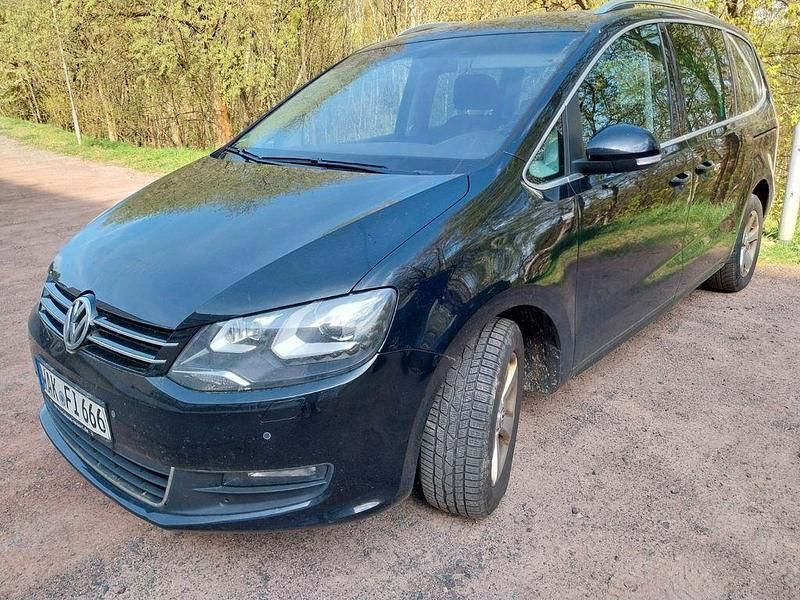 Second-hand VW Sharan 177 CP (130 kW) 2013 Negru Monovolum