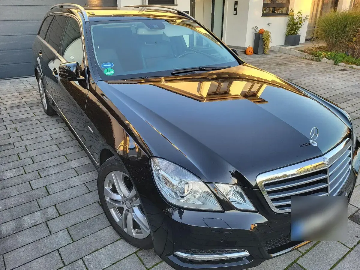 Usado Mercedes E220 Avantgarde 170 CV (125 kW) 2011 Negro Berlina
