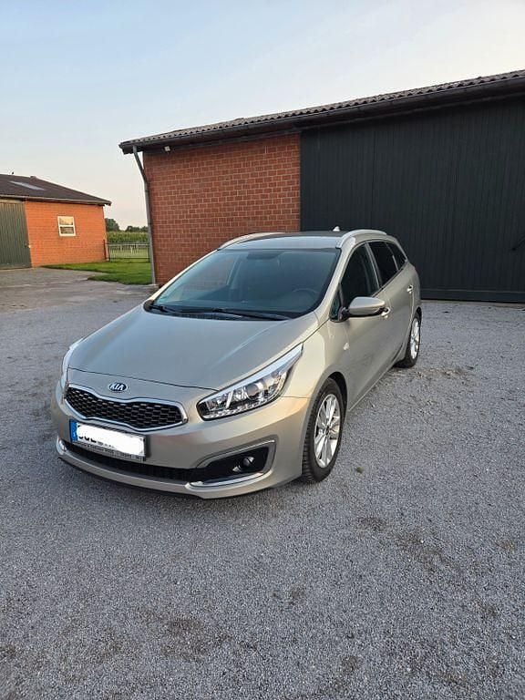 Gebraucht 2018 Kia Ceed Sportswagon Platinum Edition Kombi | 11.050 € (Superpreis) - Bild 1/4