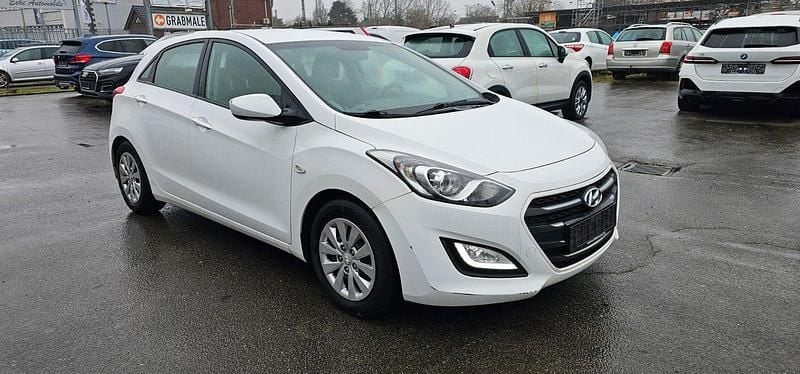 Gebraucht Hyundai i30 Classic 110 PS (80 kW) 2015 Weiß Limousine