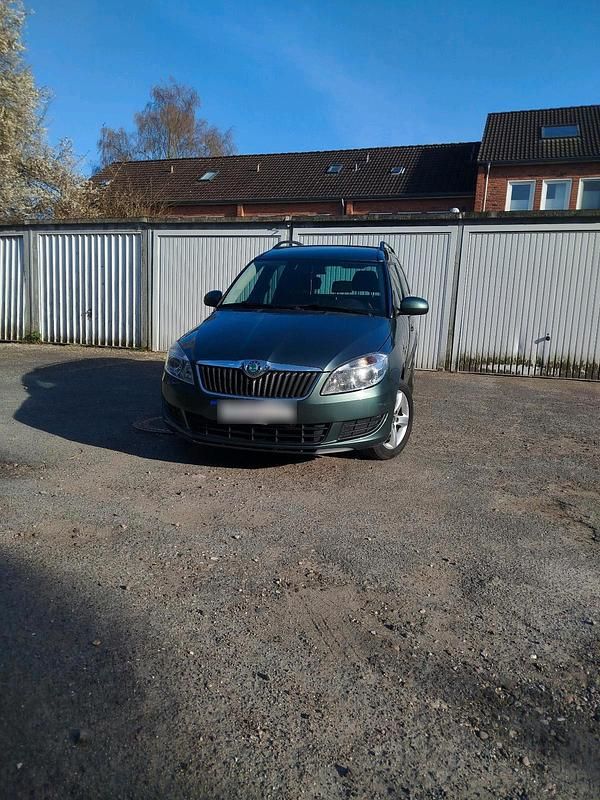 Gebraucht Skoda Roomster 85 PS (62 kW) 2012 Grün Van / Kleinbus