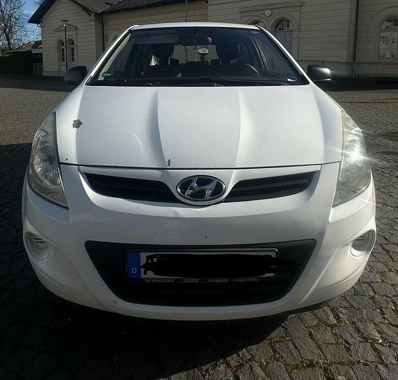 Gebraucht Hyundai i20 Edition 77 PS (56 kW) 2011 Weiß Kleinwagen