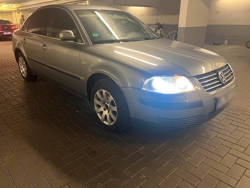 Gebraucht VW Passat 103 PS (75 kW) 2003 Grau Limousine