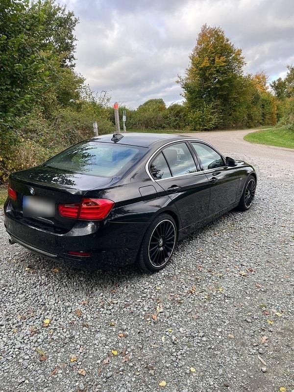 Gebraucht BMW 320 Luxury Line 184 PS (135 kW) 2012 Schwarz Limousine