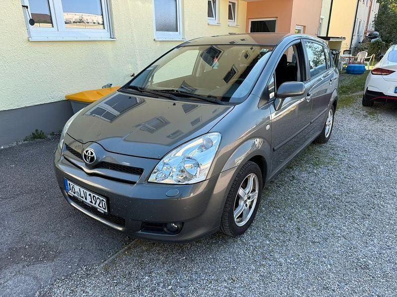 Grau Gebraucht 2006 Toyota Corolla Verso Edition Van / Kleinbus | 4.200 € (Fairer Preis) - Bild 1/4