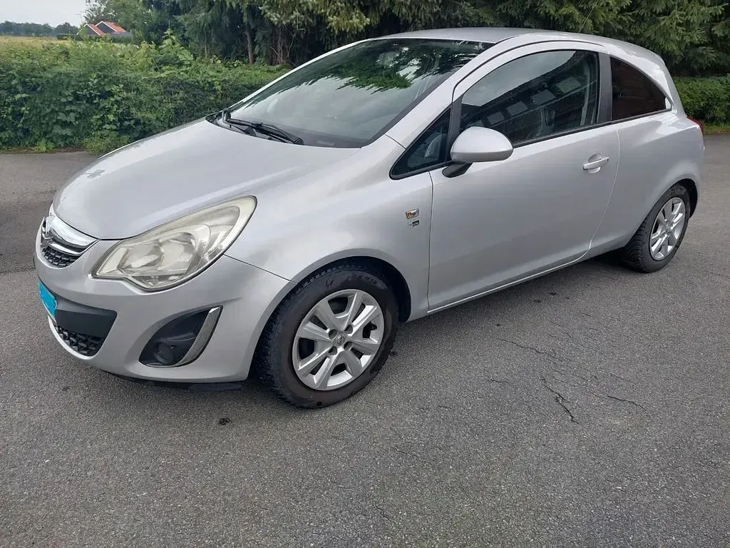 Gebraucht Opel Corsa Edition 87 PS (63 kW) 2012 Silber Kleinwagen