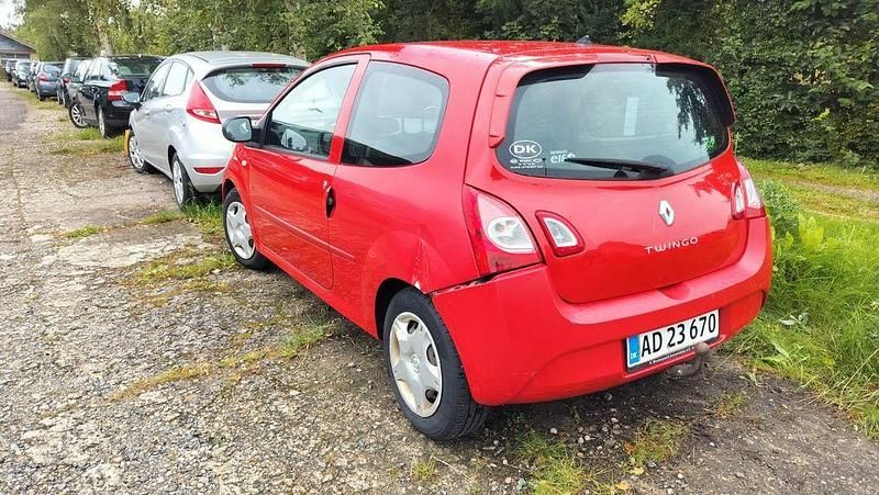 Gebraucht Renault Twingo Authentique 75 PS (55 kW) 2013 Rot Kleinwagen