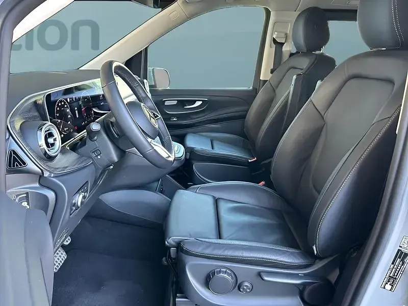 Gebraucht Mercedes V300 237 PS (174 kW) 2025 Grau Van / Kleinbus