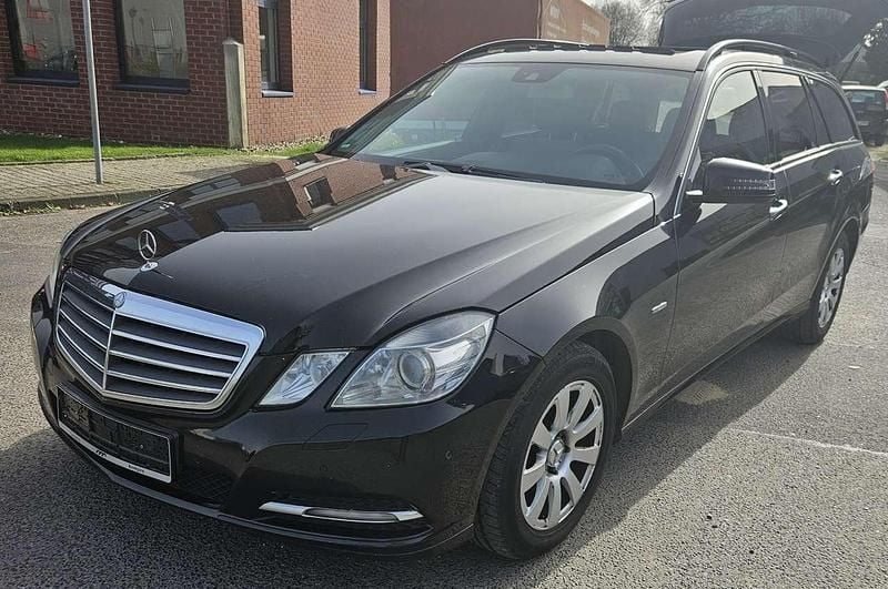 Gebraucht Mercedes E200 136 PS (100 kW) 2011 Schwarz Kombi