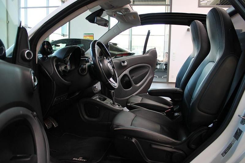 Gebraucht Smart ForTwo Cabrio Brabus 109 PS (80 kW) 2017 Weiß Cabrio